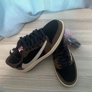 Nike AJ1 Tricolor Color Block Low Top Barb Sneakers